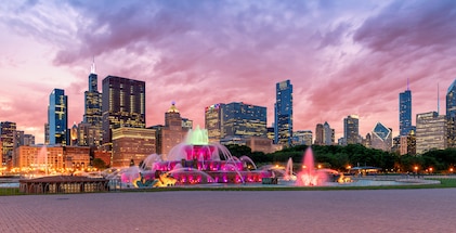 Panoramic view of Buckingham fountain at sunset in Grant Park, Chicago, Illinois