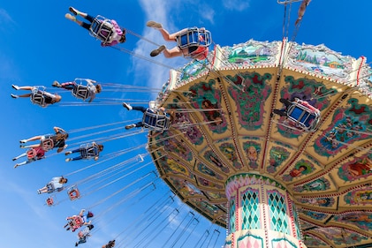 A group of people on a swing ride at a theme park