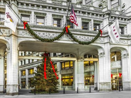 Christmas tree and decorations in Chicago